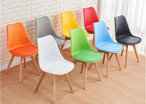 Beech Leg PU Cushion Dining Chair , Breathable Modern Restaurant Chairs